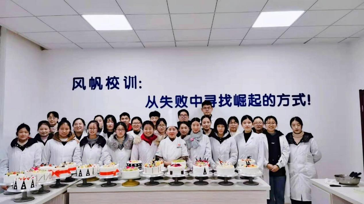 食品科学与工程18-1班赴风帆西点蛋糕学校实习